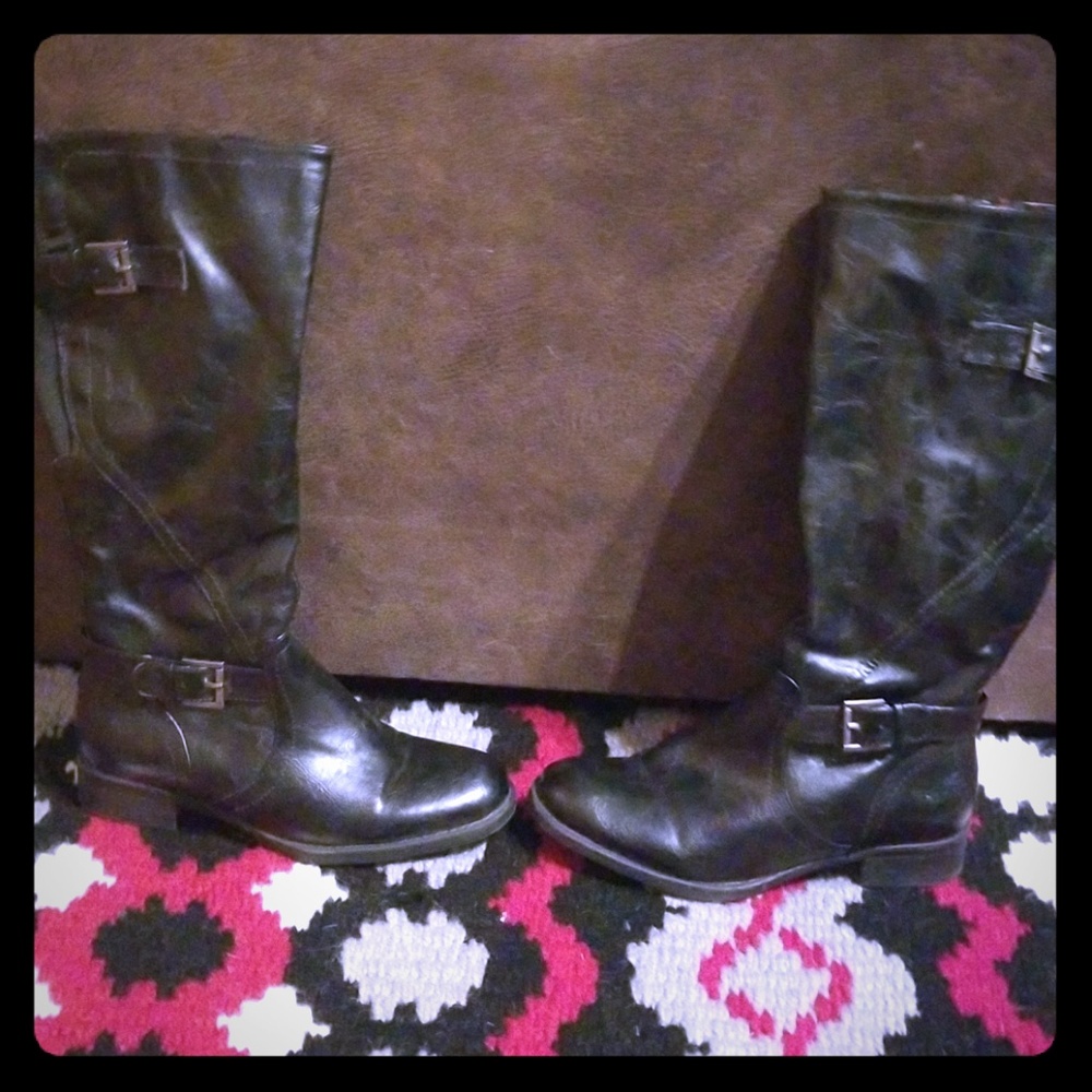 Black boots